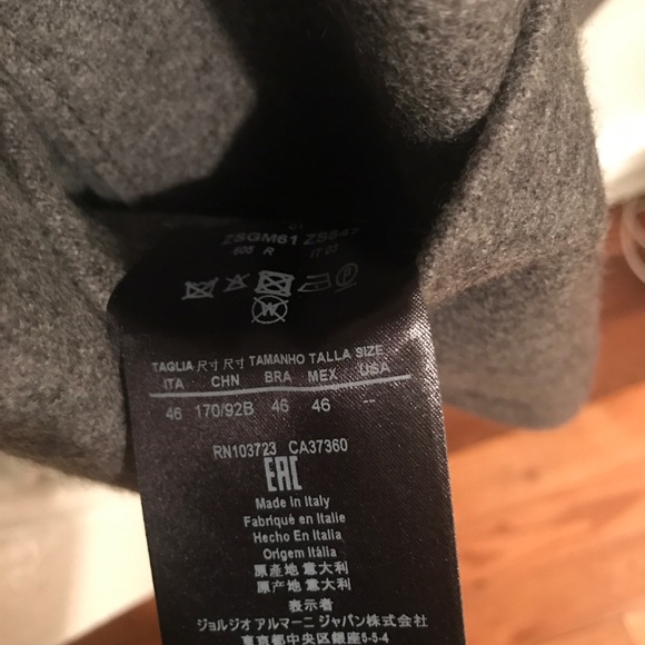 Beautiful wool Giorgio Armani blazer.